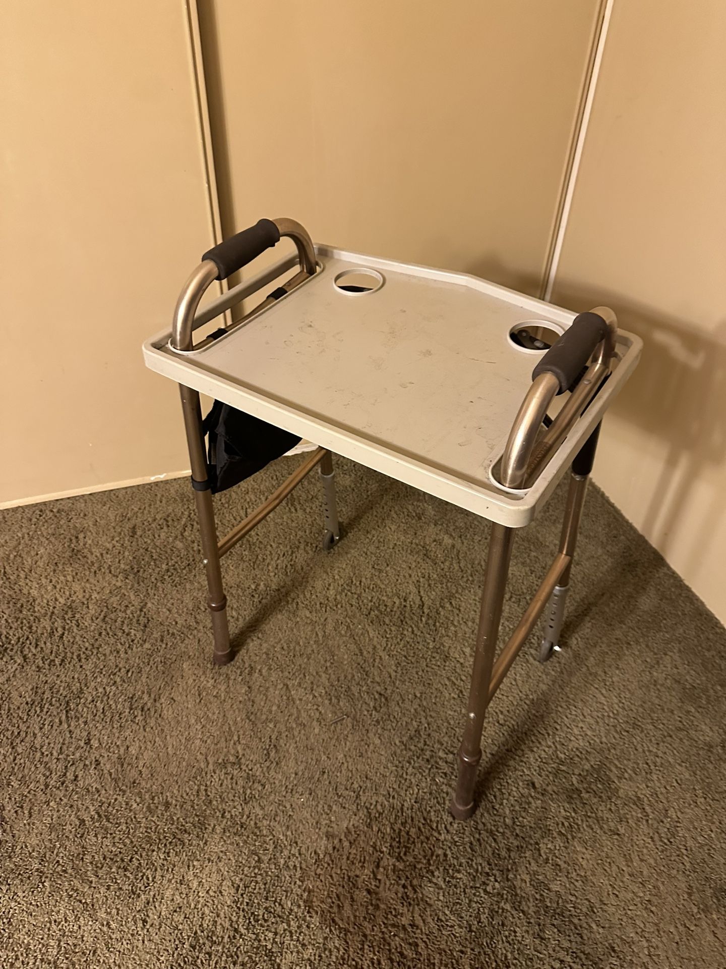 Walker W/tray