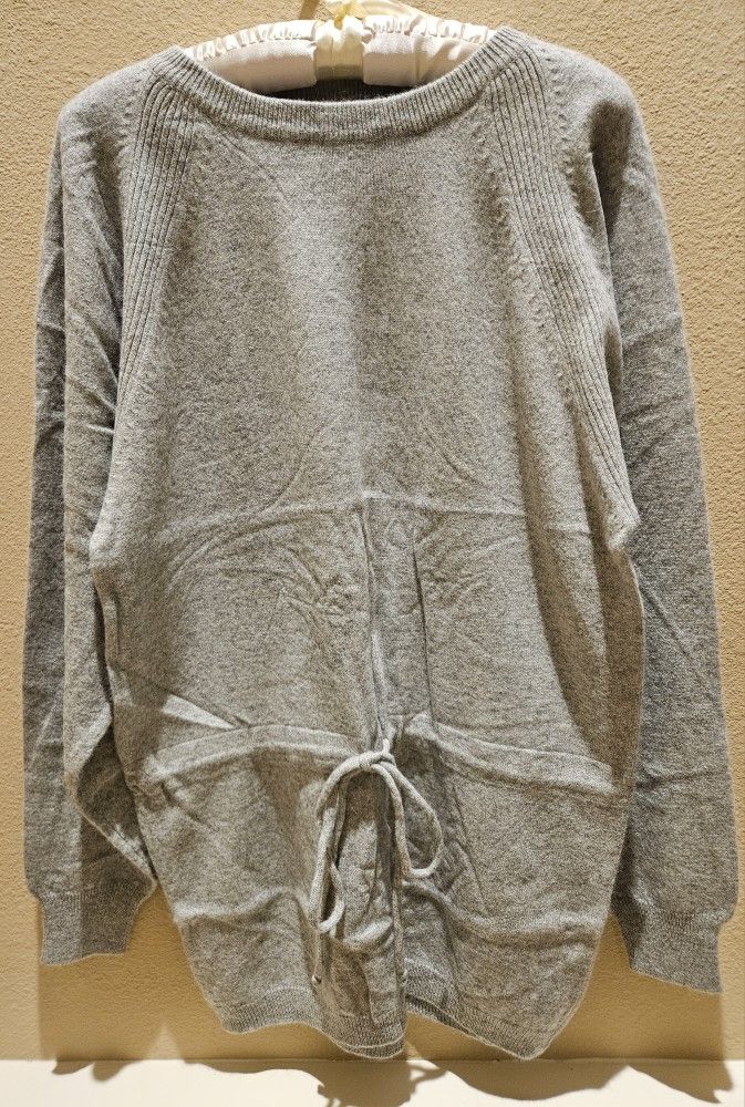 New! Women's (M) Grey knit Sweater with crew neck