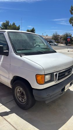 2005 Ford E-350