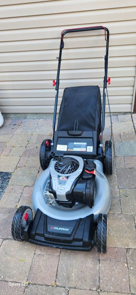 Murray
21 in. 140 cc Briggs and Stratton Walk Behind Gas Push Lawn Mower with Height Adjustment and with Mulch Bag