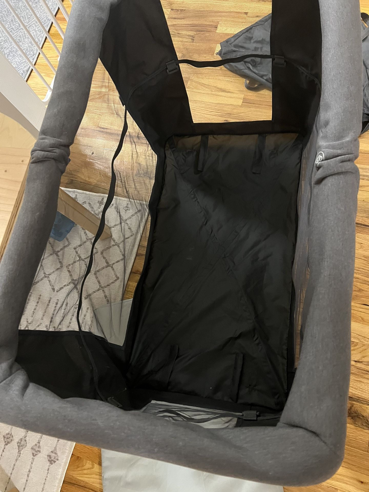 Maxi Cosi Pack And Play / Travel Crib