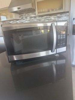 Black+Decker Stainless Steel Countertop Microwave
