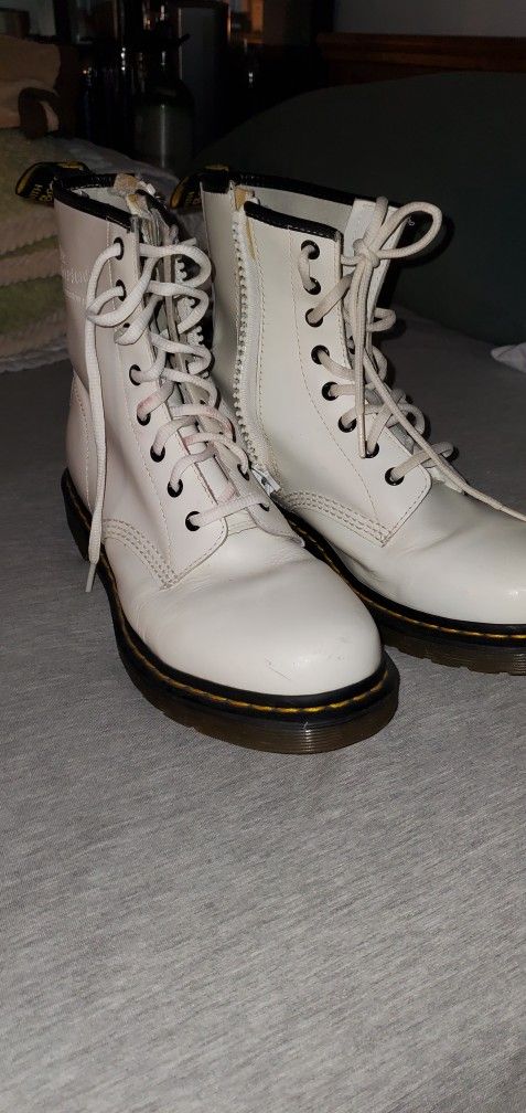Women White Boots