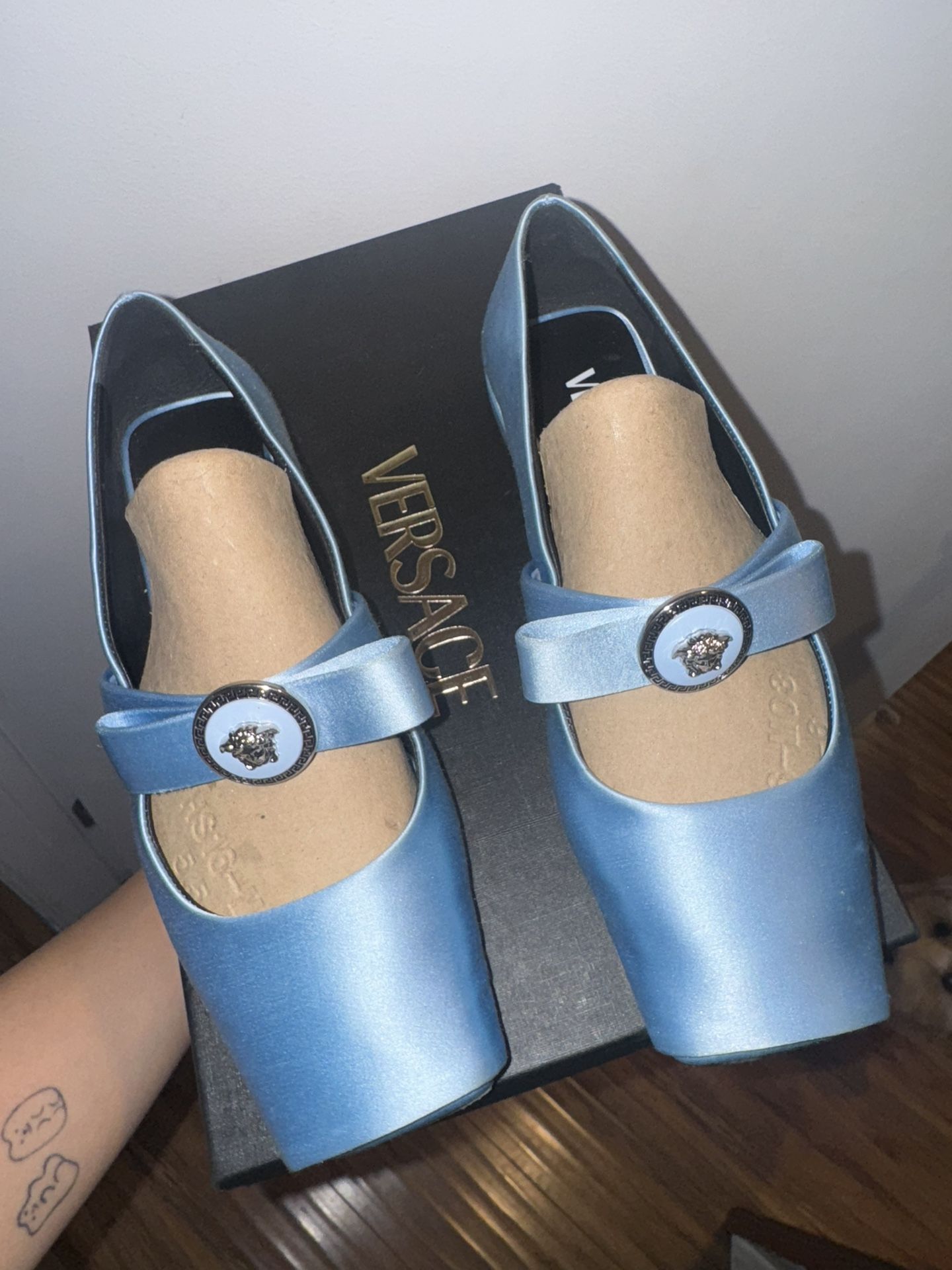 Versace Gianni Ribbon flats
