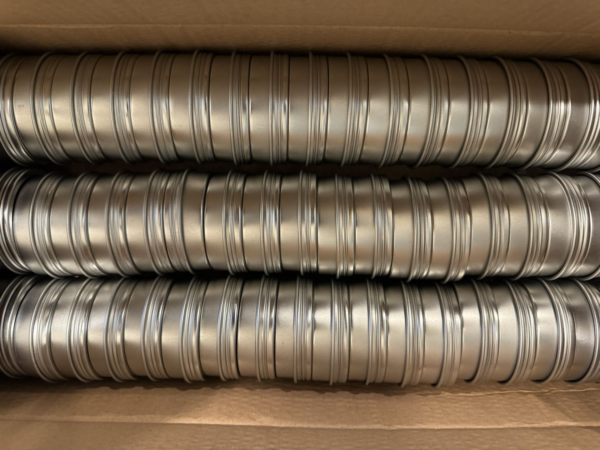 Bulk 2oz Silver Screw Top Tins (864 pcs per box) – New in Box