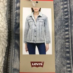 Levi’s Women Denim Jacket (Medium)