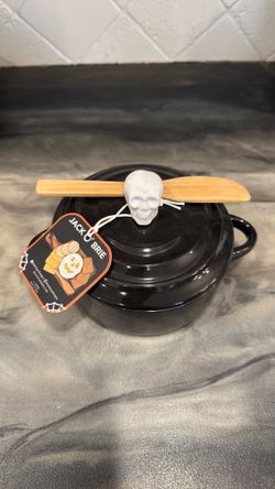 Halloween skull Brie baker new