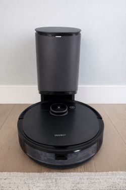 Ecovacs Deebot OZMO T8 AIVI Robot Vacuum + Auto-Empty Station – Smart Mapping