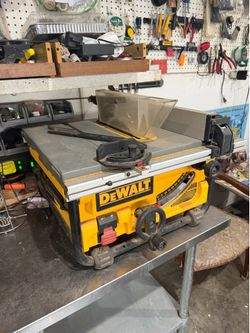 DEWALT DW745 10” Jobsite Table Saw – Complete w/ Fence, Guard & Miter Gauge