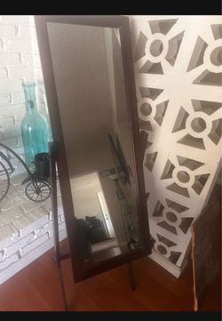 Stand mirror