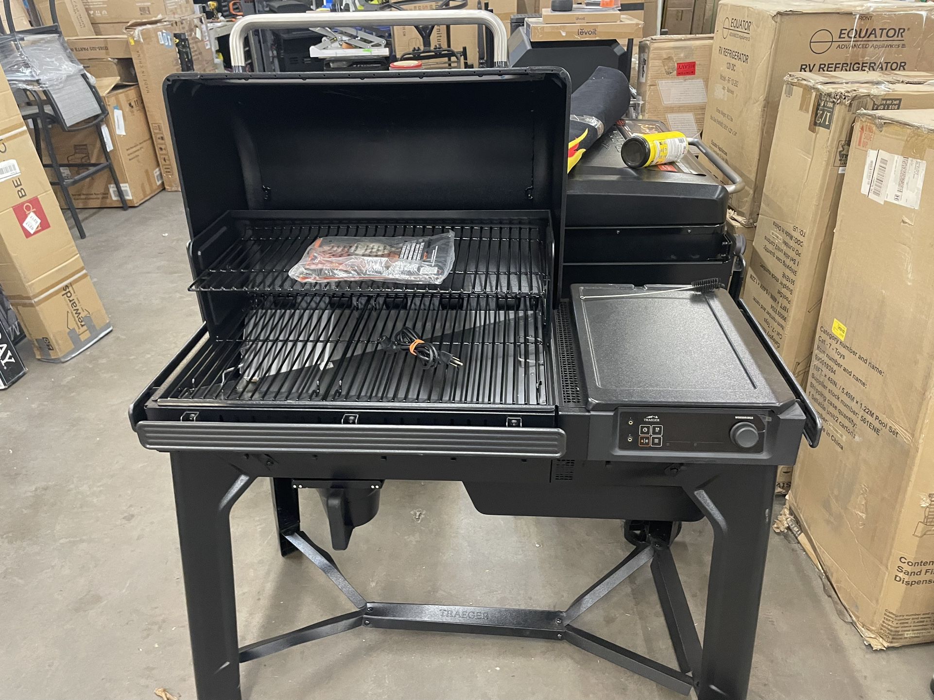 Traeger Grills Woodridge Electric Wood Pellet Grill and Smoker, Wi-Fi Temperature Control up to 500 Degrees, 860 Sq. In. Cooking Capacity, 6-in-1 for 