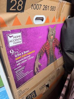 Halloween werewolf animatronic