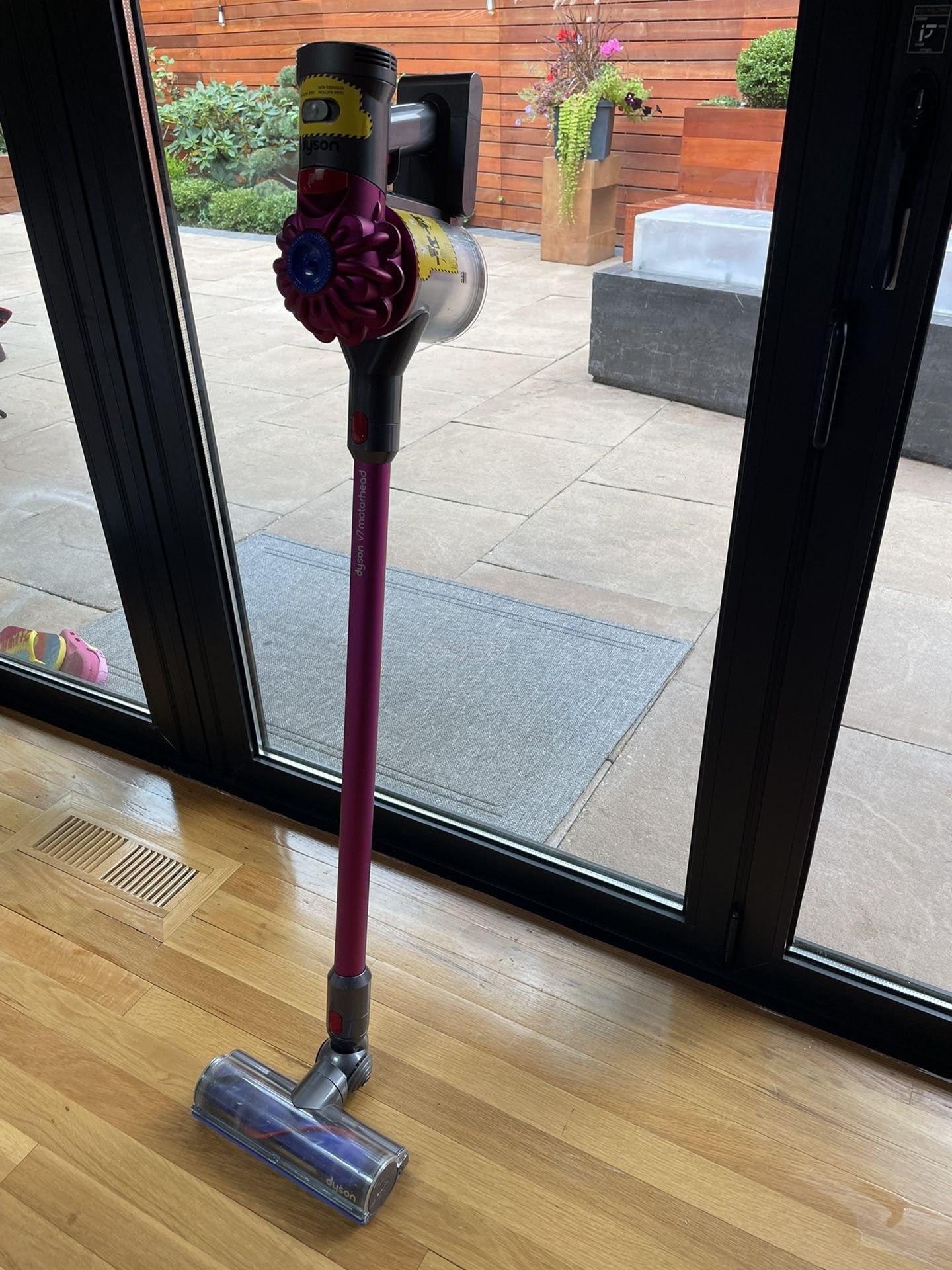 Dyson Vacuum V7 Cordless