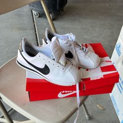 Nike Cortez Size 5