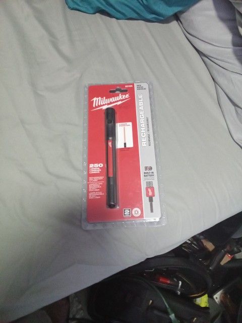 Milwaukee Rechargeable Flashlight And Laser Pointer