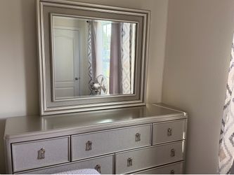 Queen bedroom set