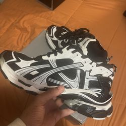 White and Black balenciaga runners - Size 44