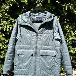 New: Patagonia’s Women’s Lost Canyon Jacket Size M