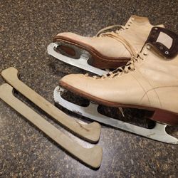 Womens size 10 vintage cream colored ice skates 
