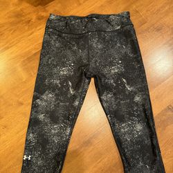 Woman’s Under Armour Compression Capri Pants Shipping Available 
