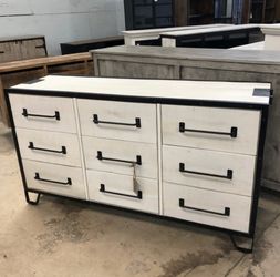Nadeau bedroom set