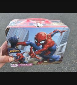 Spider-Man Metal Lunchbox with 48 pc puzzle, NEW!