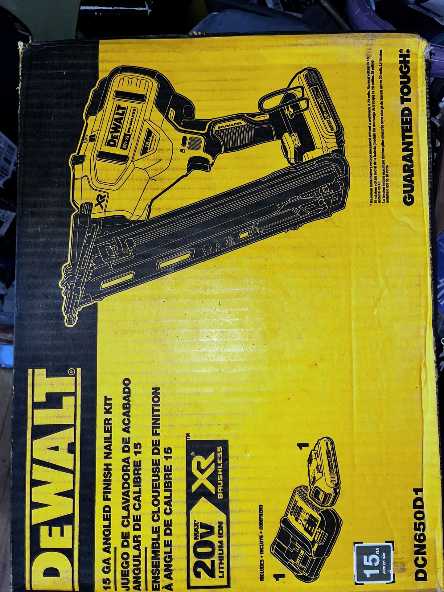 DEWALT 20V MAX XR Lithium-Ion Cordless 2-1/2 in. 15-Gauge Finish Nailer Kit with 2.0Ah Battery, Charger and Contractor Bag