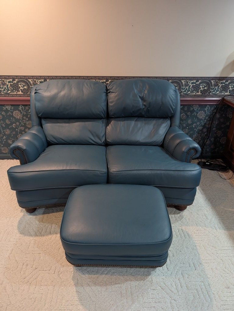 Classic Leather Sofa - Teal. In Good Used Condition