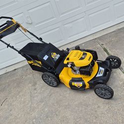 Dewalt Gas Mower 196cc RWD Working Very Well Trabajando Super Bien