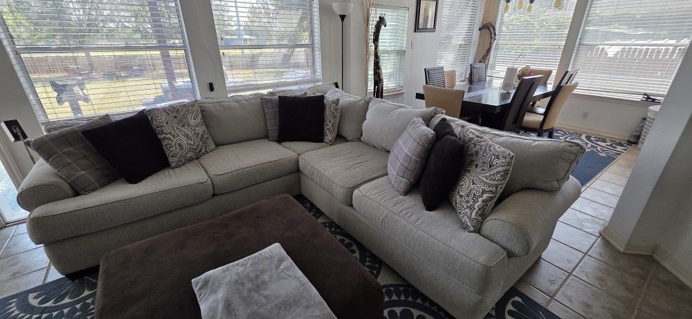 3-Piece Right Arm Sectional couch,  super comfortable 