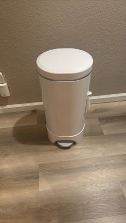 Munchkin Step Diaper Pail