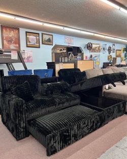 🔥Hot Deal🔥Brand New Sectional with pullout bed and storage chaise $699, Payment available, Delivery Available