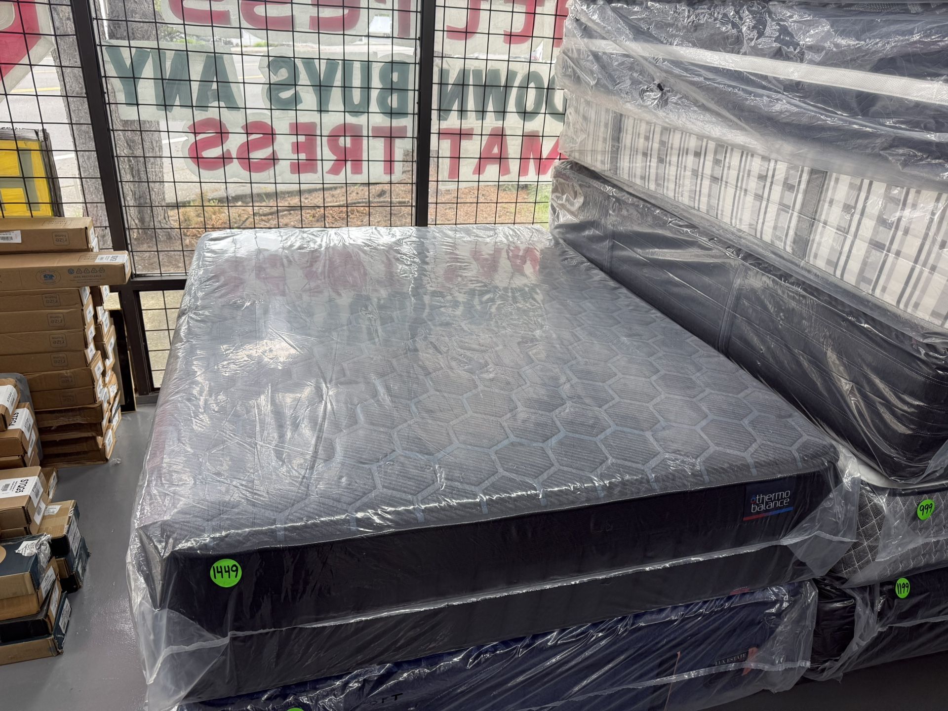 BRAND NEW QUEEN SIZE HYBRID MATTRESS & BOX SPRING BED SET