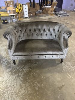 Velvet Tufted Loveseat! Like New Condition! 