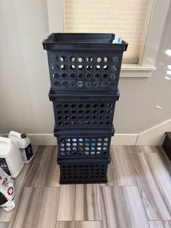 4 stacking plastic bins