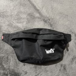 New Levis Banana Sling Bag In Black 