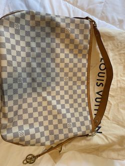 Selling my Louis Vuitton purse Louis Vuitton Monogram Batignolles-Vertical  for Sale in Belle Isle, FL - OfferUp