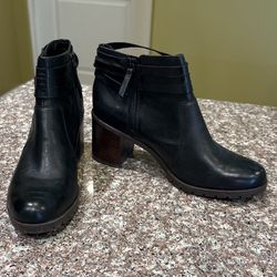 Clarks Artisan “Malvet Maria” Size 12 Black Leather Ankle Boot