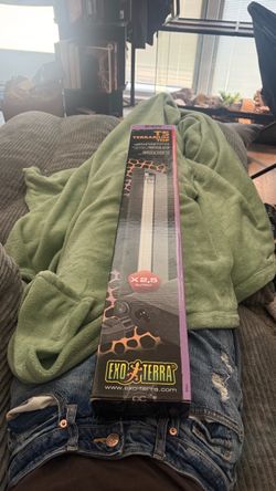 ExoTerra T5 uvb fixture