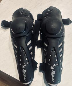Fox Titan Adult L knee guards need gone