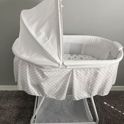 Baby Bassinet ( Delta Children)