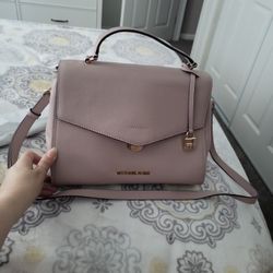 MICHAEL KORS MEDIUM PURSE