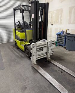 Clark CGC30 6,000 LB Forklift + Cascade 50D-CFR Revolving Fork Clamp + Cam Systems Attachment