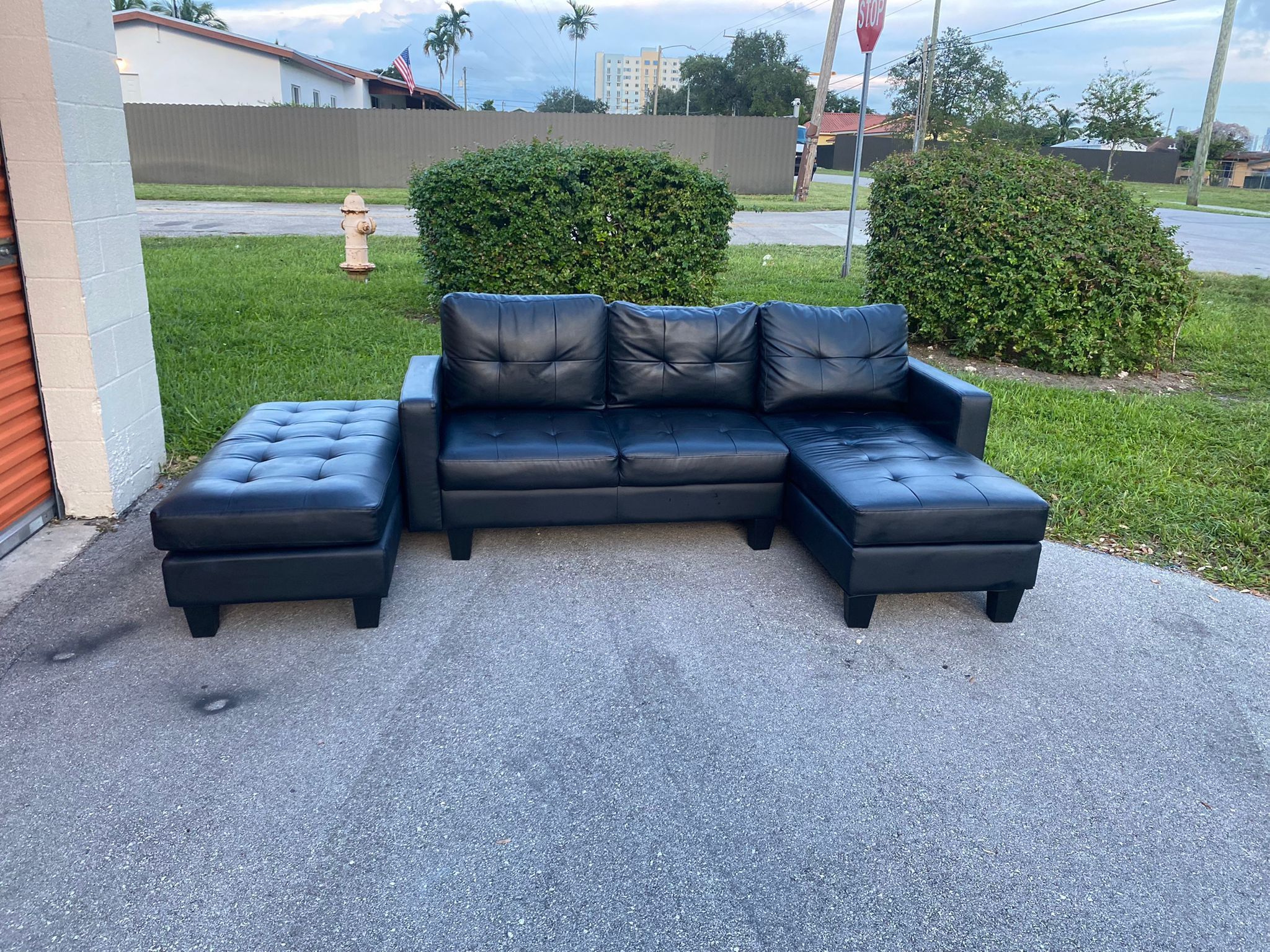 Sectional Sofa with Chaise and Ottoman / Faux Leather Couch / Great Conditions / Negotiable Delivery