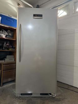21 cubes Frigidaire Standing freezer