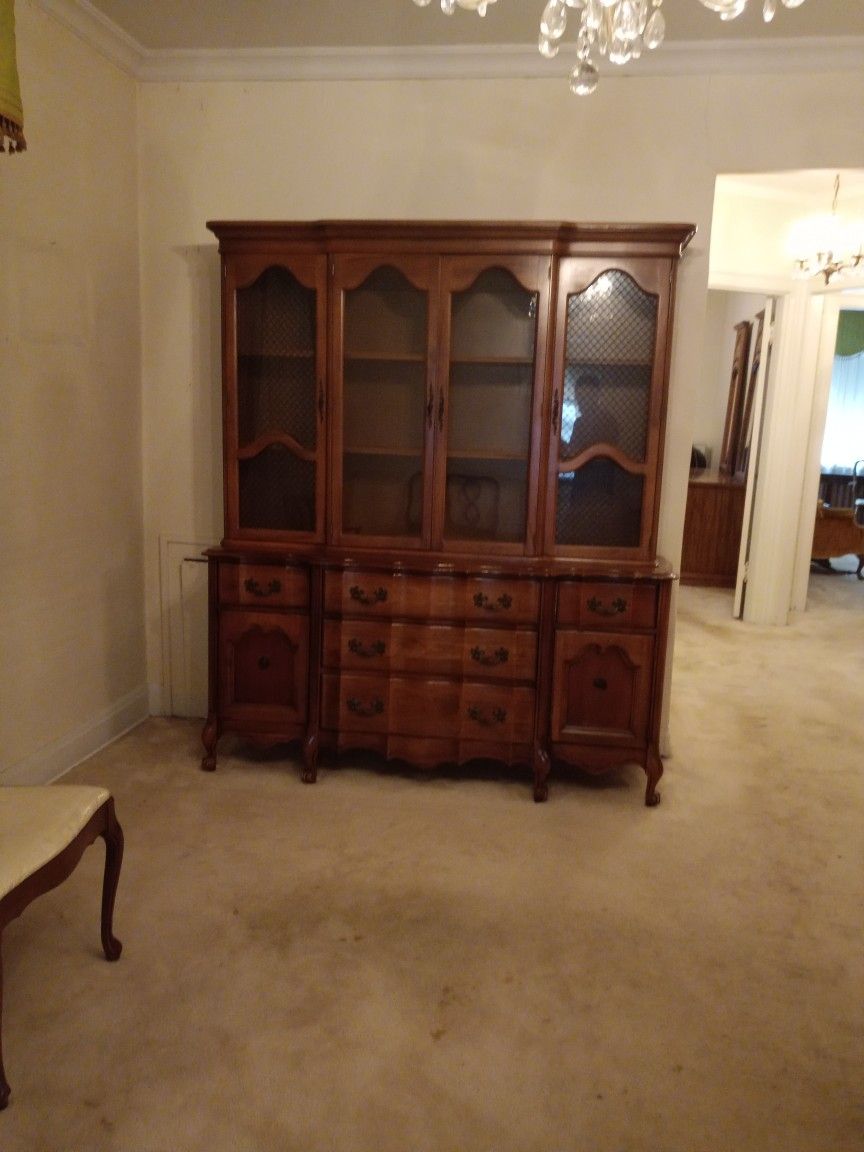China Cabinet With Glass Curio Two-piece Dining Room Hutch Mint Condition Solid Wood 