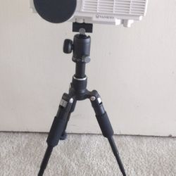 Vankyo Q5 Leisure 3 Mini LED LCD Projector Up to 200" Inch With 65,000 Hours LED Lamp Like New Condition Brand New Tripod Included This Package 
