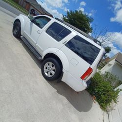 Clear Title. NISSAN PATHFINDER 2009 WITH 143K
