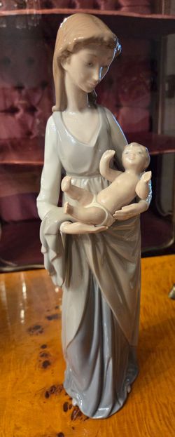 Vintage Lladro Porcelain Figurine - "Mater Amabilis" Mother & Child #5086