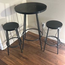 Cocktail Table / Stools 